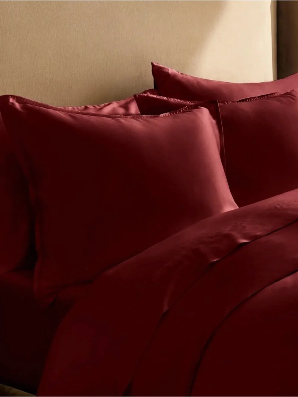 NWOT Quince 3 Piece Organic Bamboo Duvet Cover Set, King/Cal King (Burgundy)